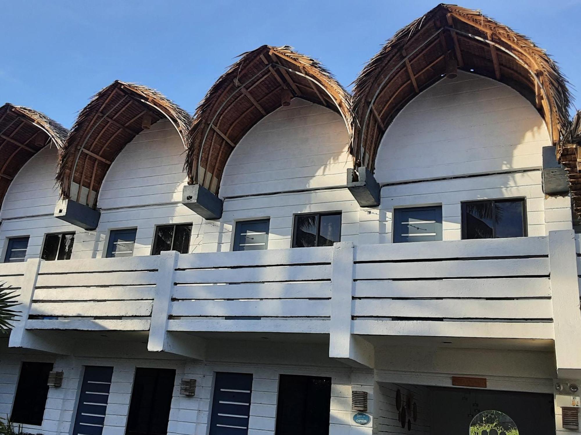Апартаменты Point F Siargao Catangnan Экстерьер фото