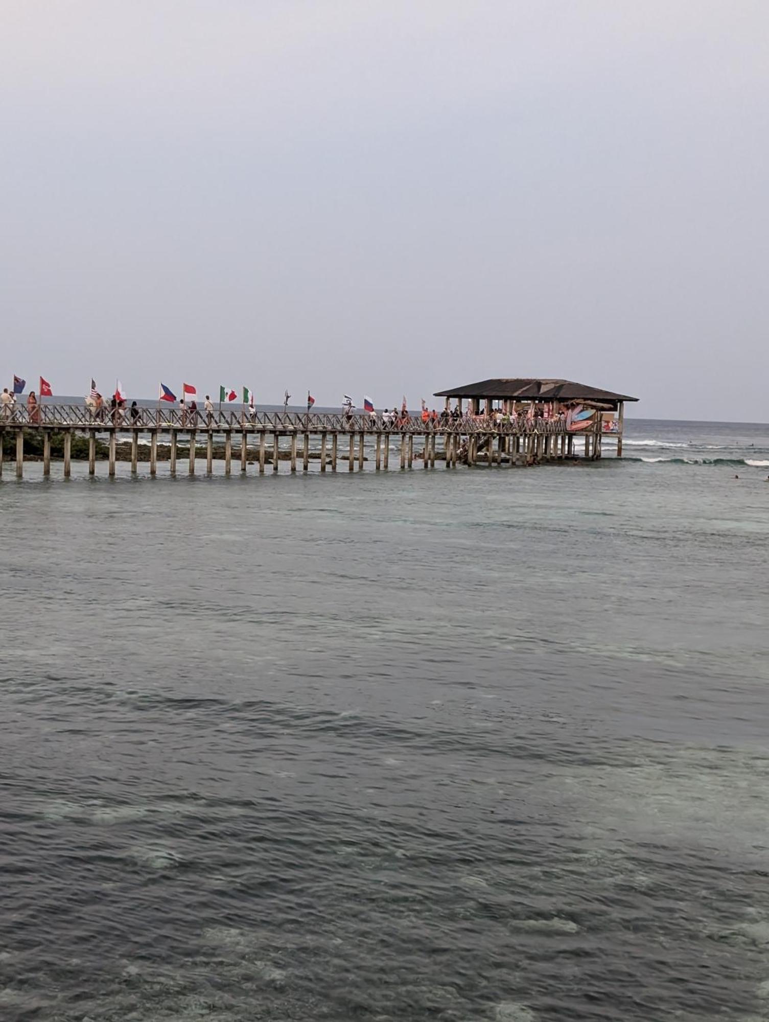 Апартаменты Point F Siargao Catangnan Экстерьер фото